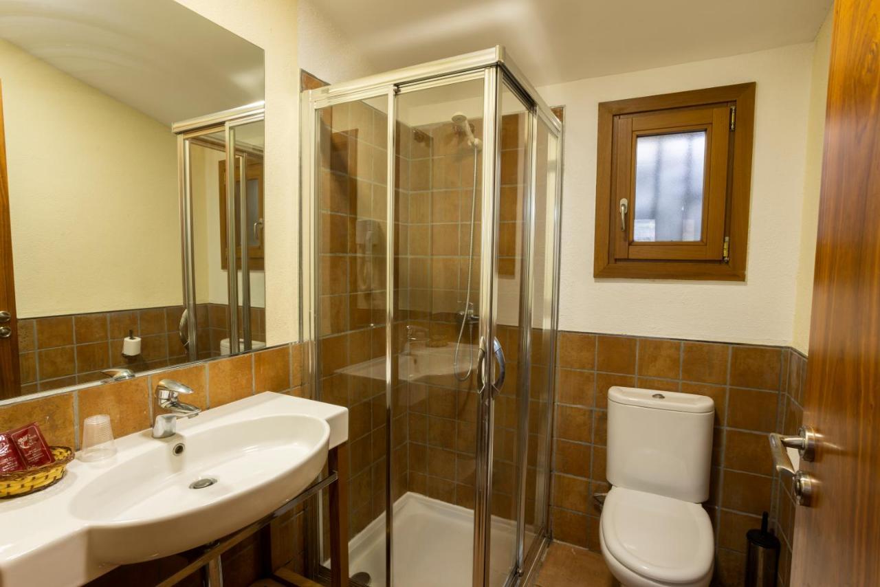 Hostal Les Roquetes كيرالبس المظهر الخارجي الصورة