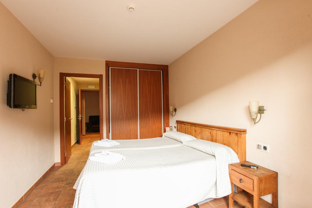 Hostal Les Roquetes كيرالبس المظهر الخارجي الصورة